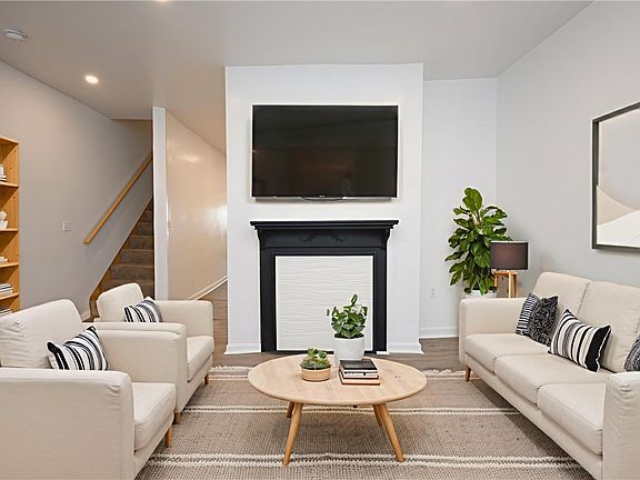 3rd image of 5344 Kincaid St