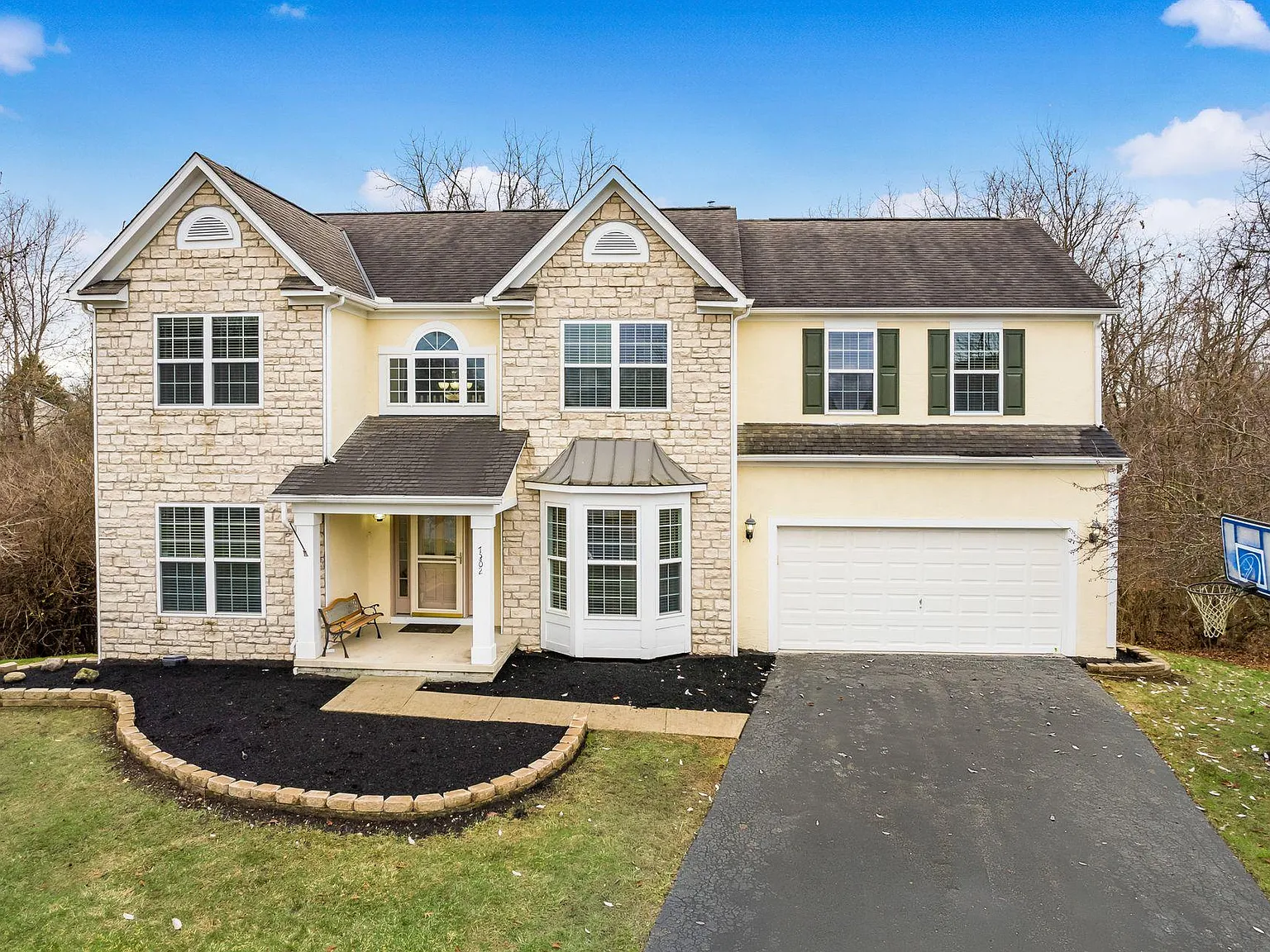 5 bed, 3.5 bath, 3900 sqft, $4,199 — Photo 4
