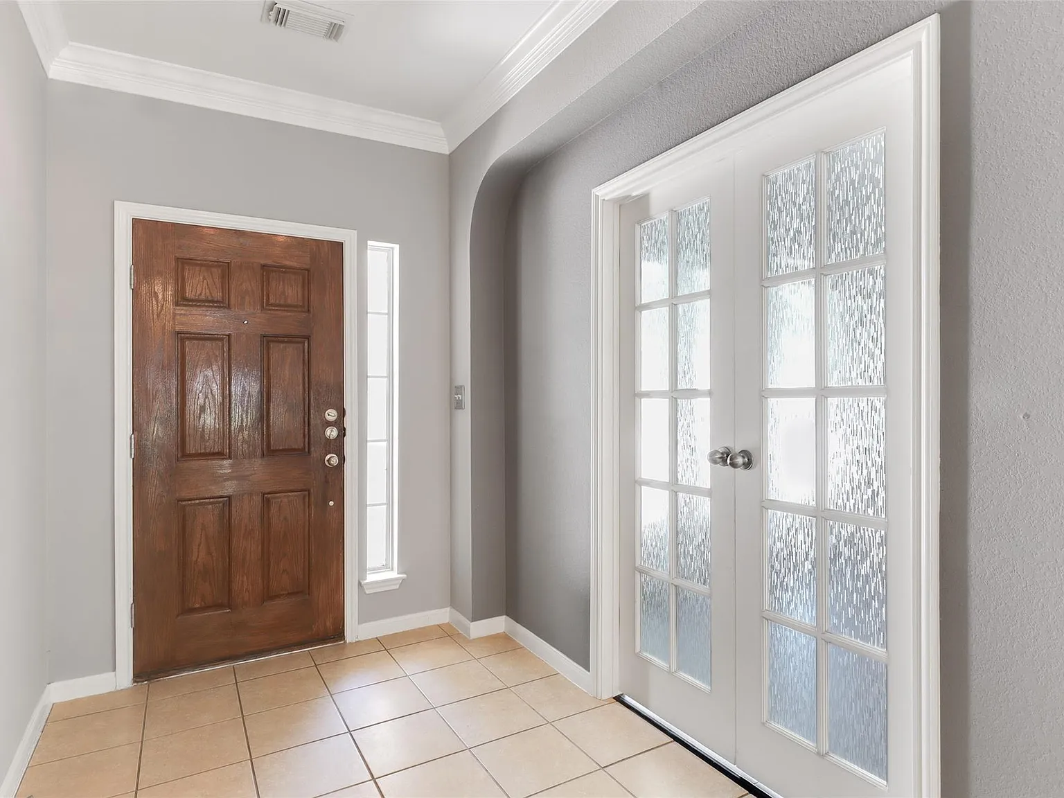 5 bed, 2.5 bath, 3793 sqft, $2,900 — Photo 4