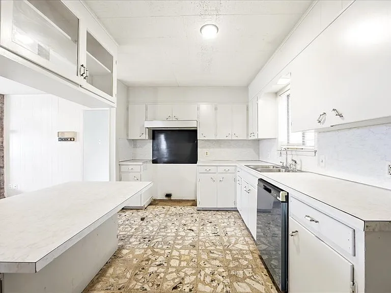 134 Robinhood Dr — Photo 13