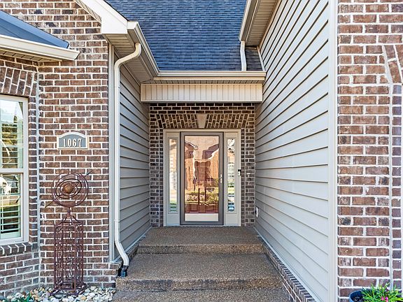 2nd image of 1067 Golf View Way