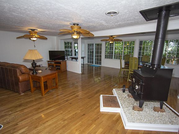 4th image of 406 Hilltop Dr