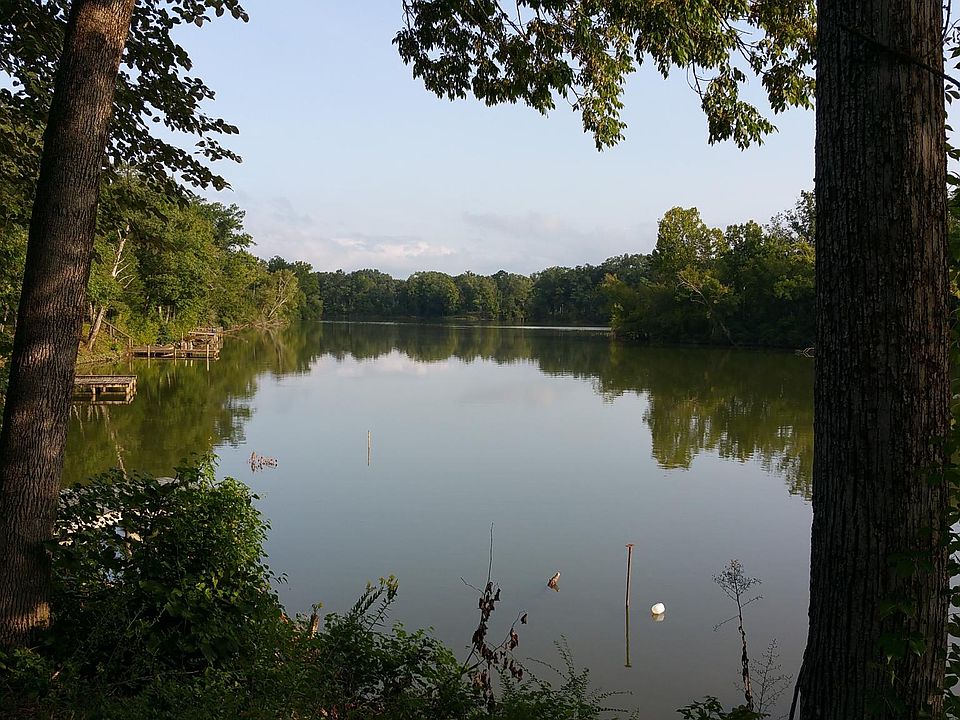Good view of water up and down the waterway
