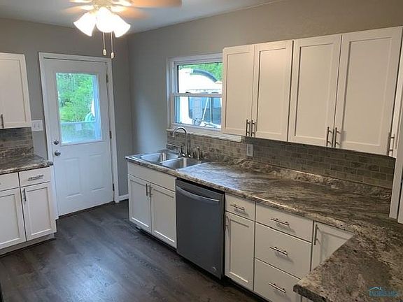 2nd image of 1134 Carrington St