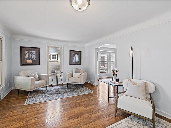 5th image of 3215 36th Ave S