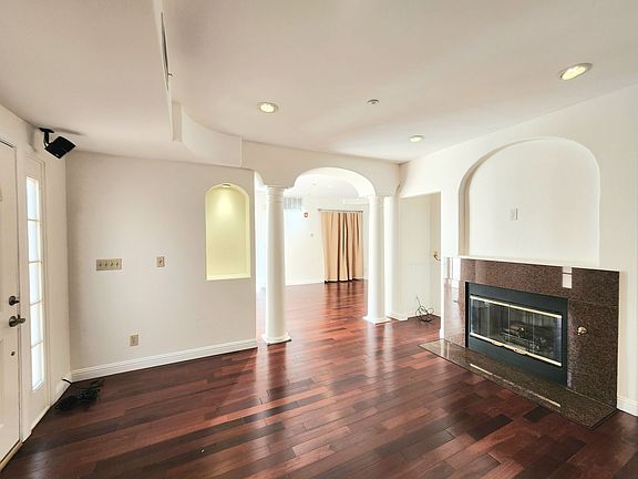 4th image of 111 E Poplar Ave APT 105
