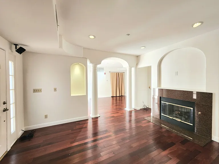111 E Poplar Ave #105 — Photo 4