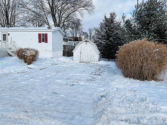 4th image of 3360 Sandy Dr NE