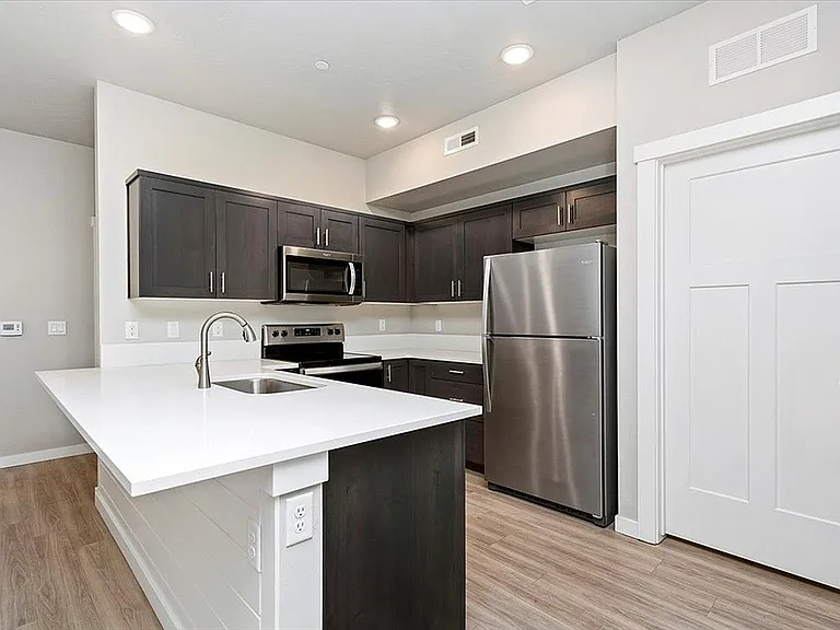 Latitude 40 One Bedroom Kitchen