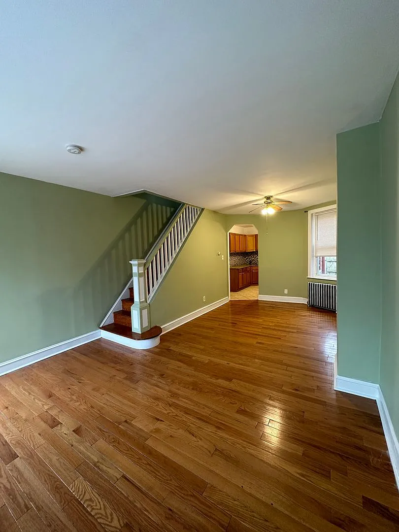 Spacious 3 Bedroom 1 Bathroom in Port Richmond St. Available NOW! — Photo 3