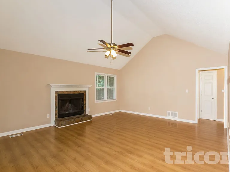 2965 Windcrest Dr — Photo 2