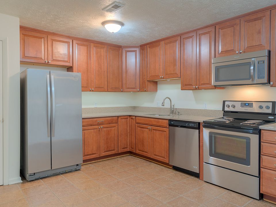 1st image of 140 Clover Valley Cir