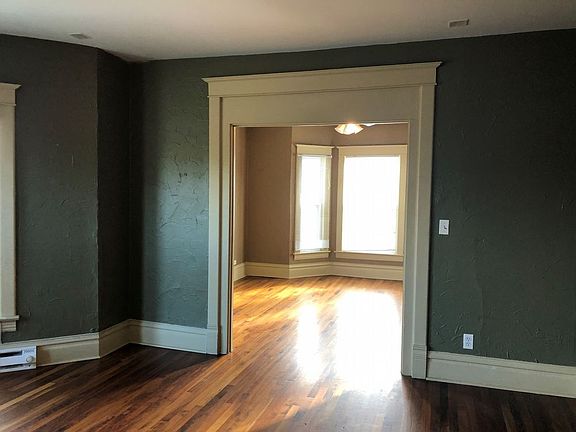5th image of 210 S Throop St