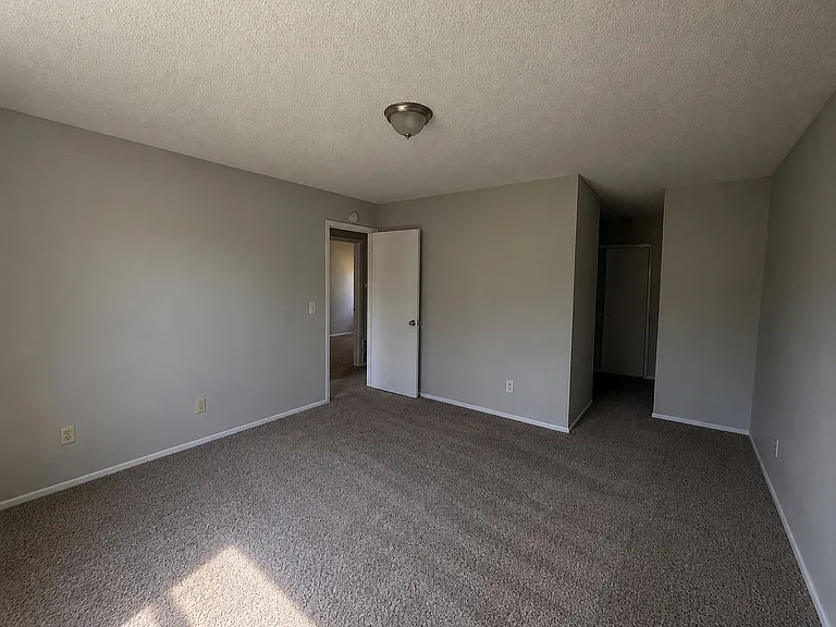 994 S Oakland Ct — Photo 14