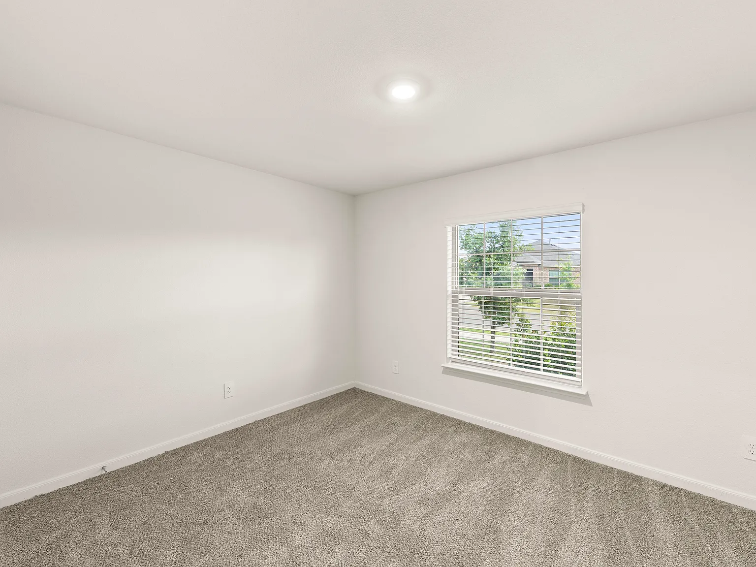 3 bed, 1681 sqft, $2,100 — Photo 4