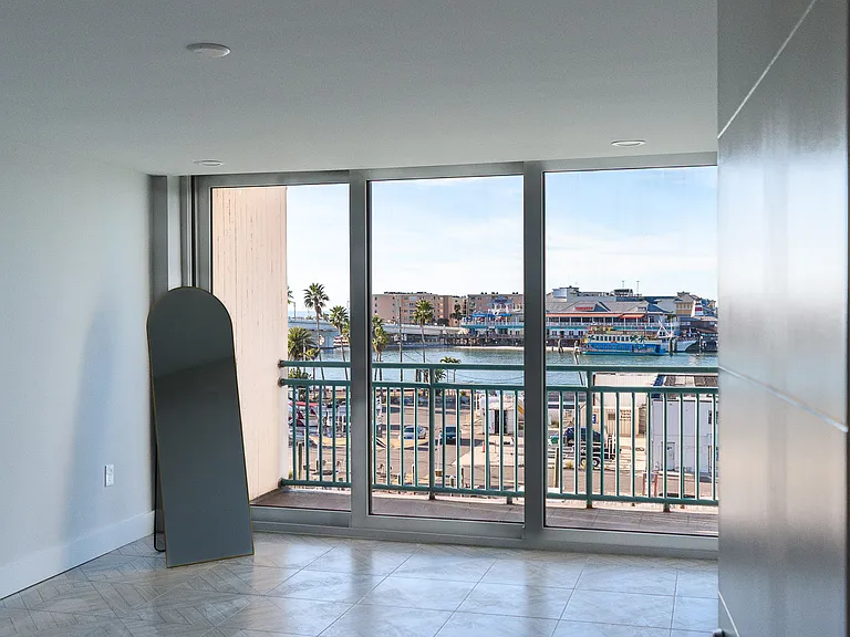 1 Key Capri #405W — Photo 9