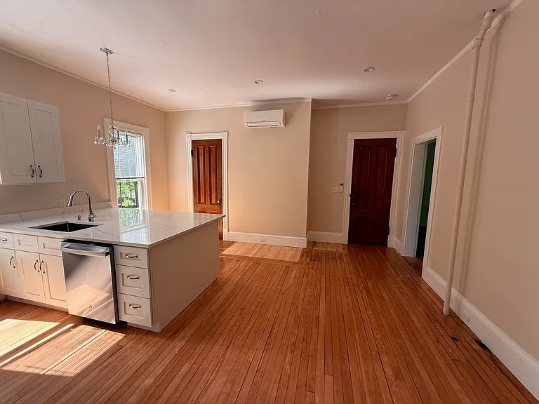 143 Main St #6 — Photo 6