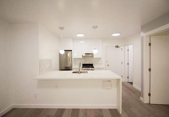 2nd image of 1085 S Van Ness Ave #8