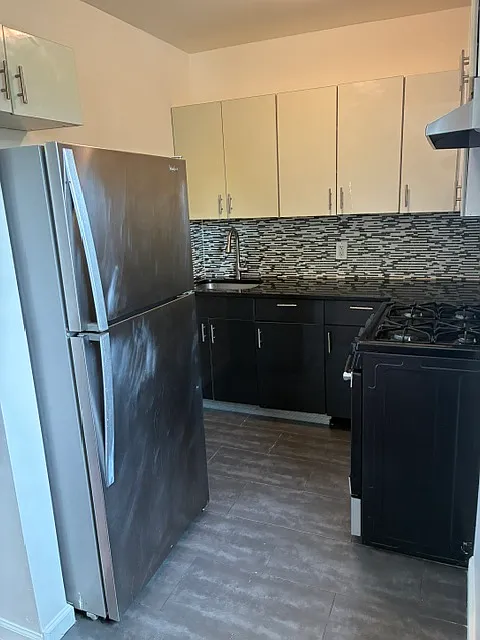 14 Buffalo Avenue — Photo 3