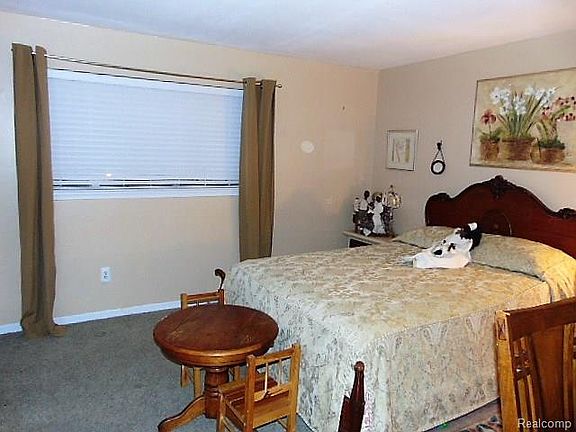 4th image of 26216 Summerdale Dr #1