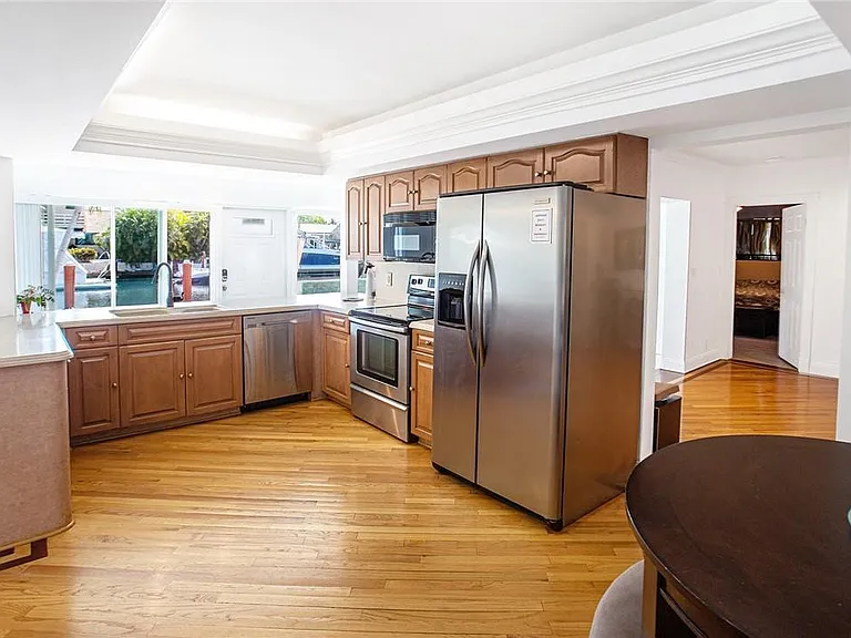 360 SE 12th Ave — Photo 22
