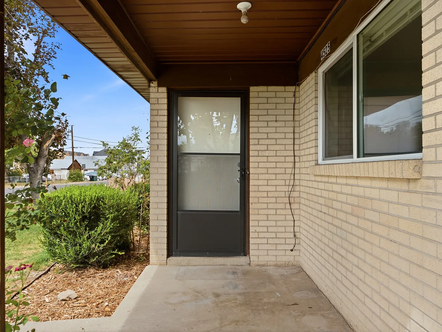 2 bed, 900 sqft, $1,900 — Photo 4