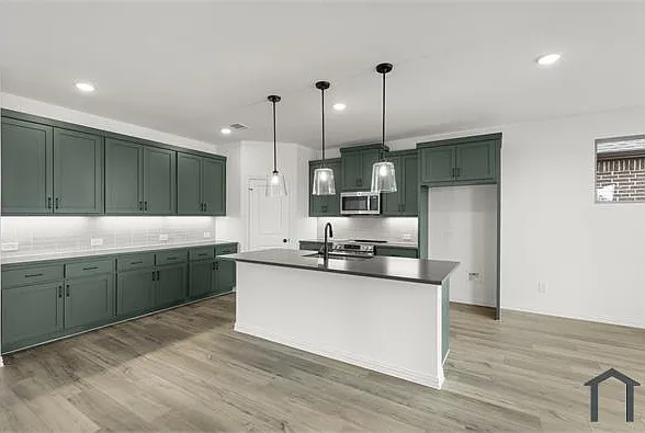 601 Waterhouse Lake Dr — Photo 1