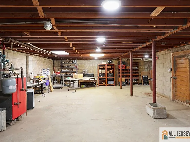 215 Washington Rd — Photo 30