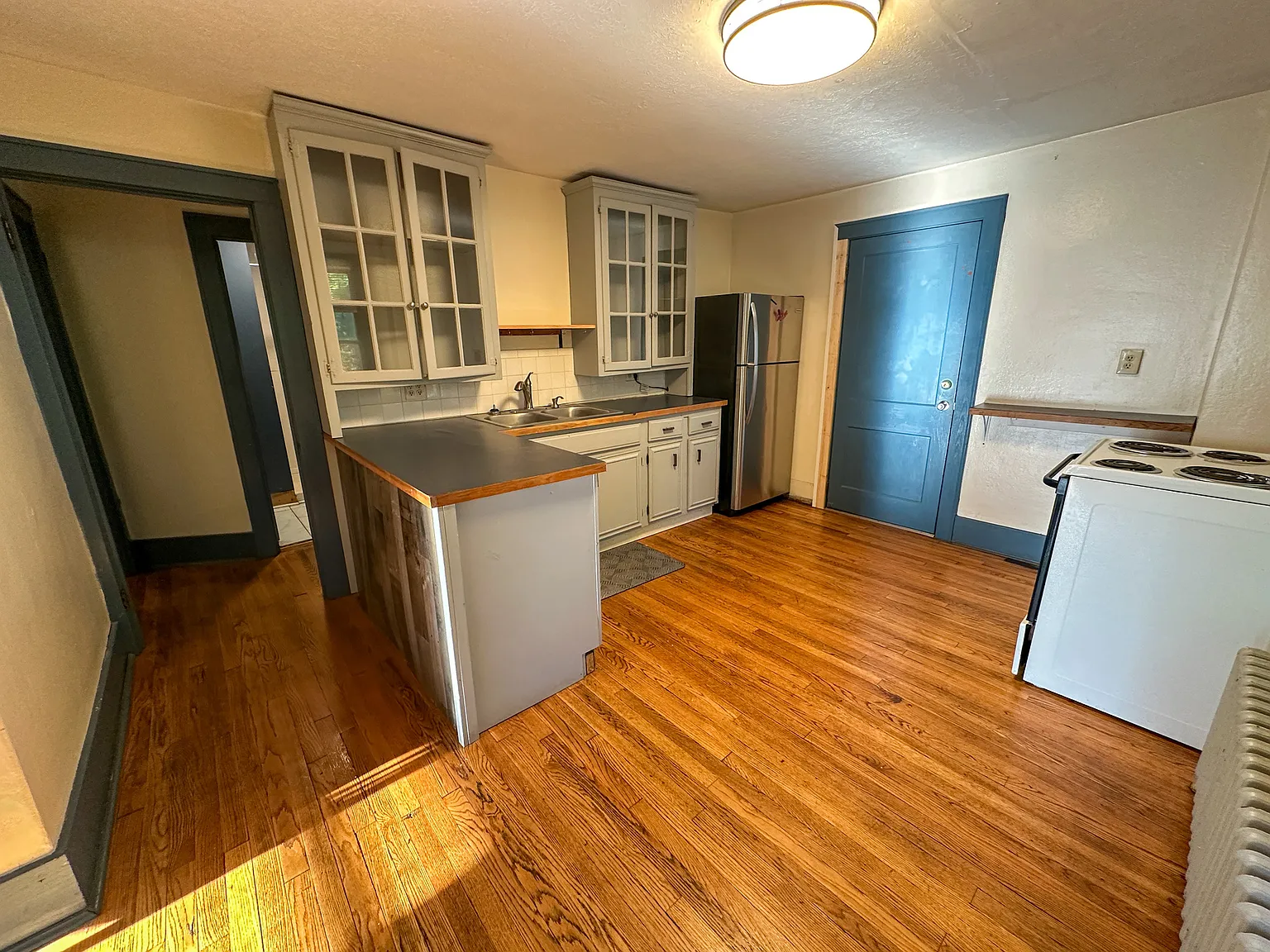 6 bedroom house for 27/28 School Year — Photo 4