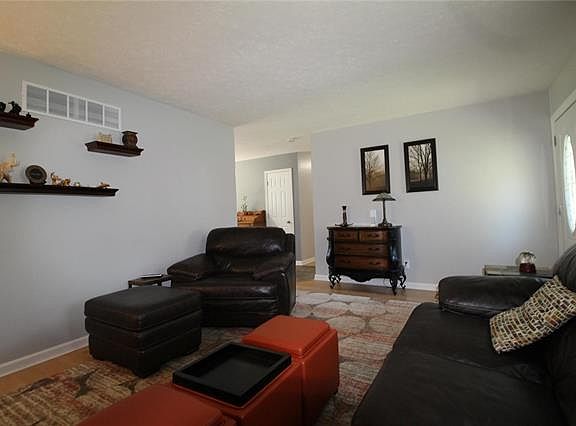 4th image of 525 Pike Dr W