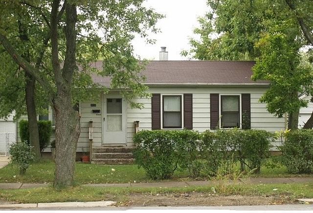 1st image of 2131 E 223rd St