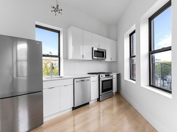 2nd image of 5653 Myrtle Ave #3F