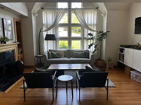 3 bed, 2.5 bath, 1926 sqft, $3,800 — Photo 2