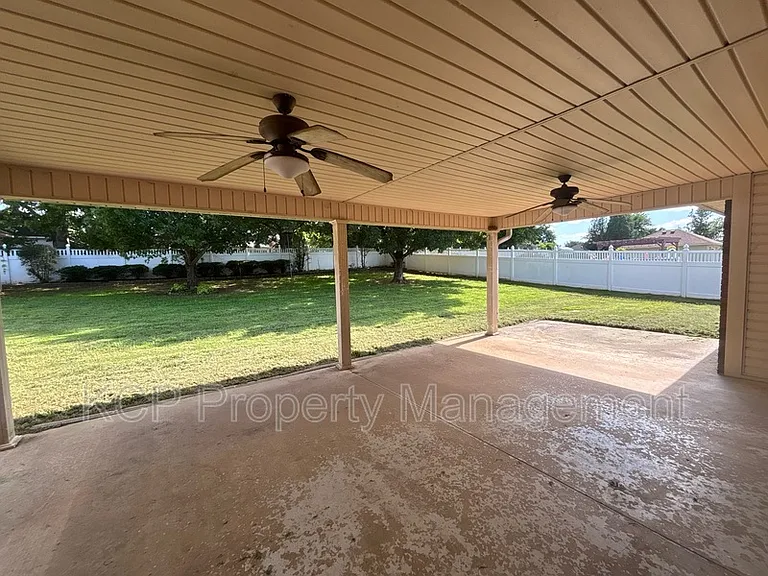 2109 Barrington Dr — Photo 36