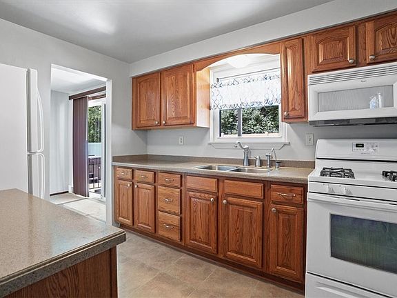 2nd image of 421 Cherrywood Dr