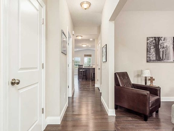 4th image of 7171 Beachwood Way
