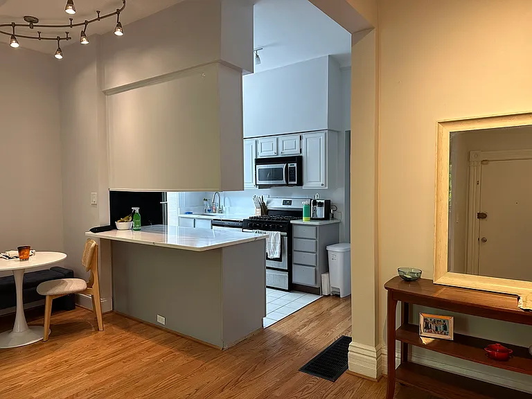 208 W Willow St #1 — Photo 7