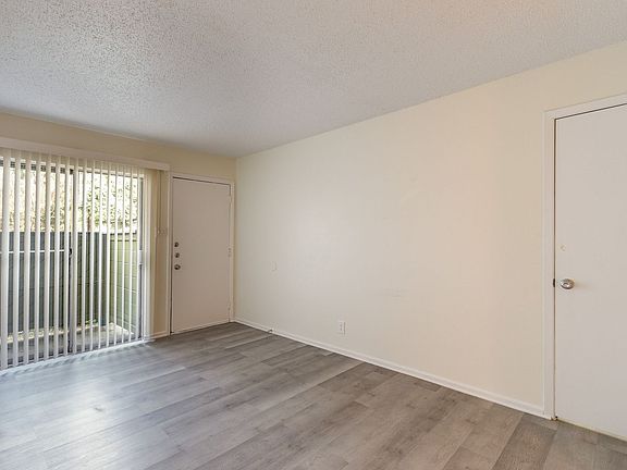 4th image of 11838 Parliament St APT 915