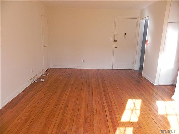 3rd image of 11 Dolphin Grn APT C1g