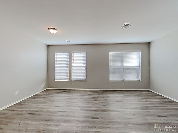 3rd image of 9918 W Raymond St