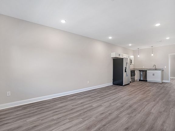 5th image of 111 Oak St