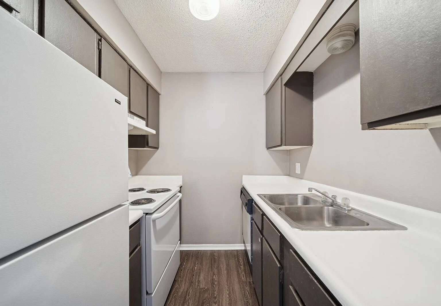Reeds Landing Apartments — Photo 2