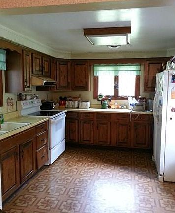 5th image of 15823 Grace St