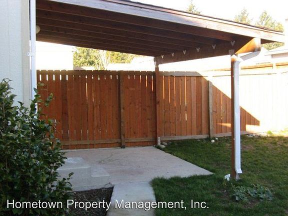 2nd image of 826 Rowland Dr SE