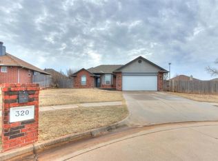 320 E Magnolia Ter, Mustang, OK 73064