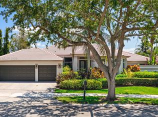 2690 Meadowood Dr, Weston, FL 33332