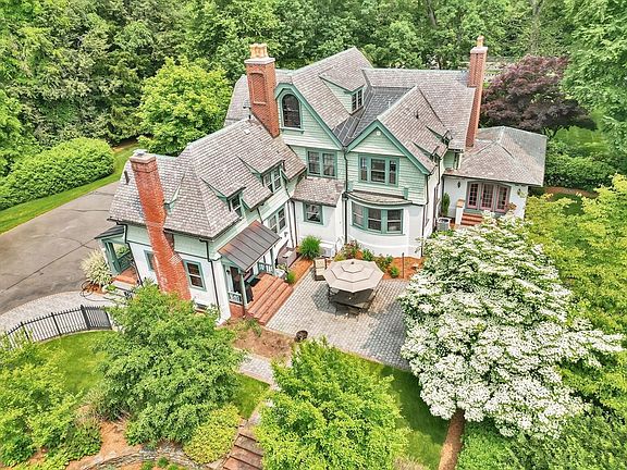 2nd image of 135 Forest Glen Rd