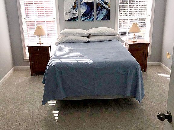 Guest room w/full bath