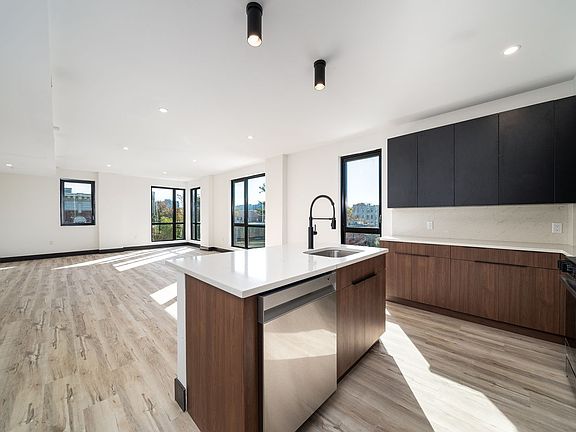 5th image of 251 14th St #204