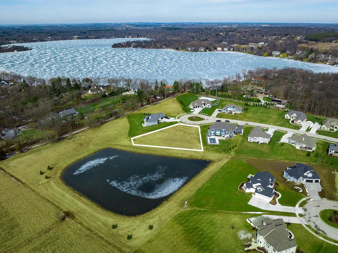 263 FOUR WINDS COURT, Hartland, WI 53029 Zillow